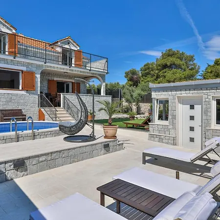 Pinia Villa