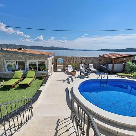 Pinia Villa
