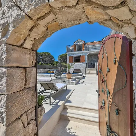 Pinia Villa