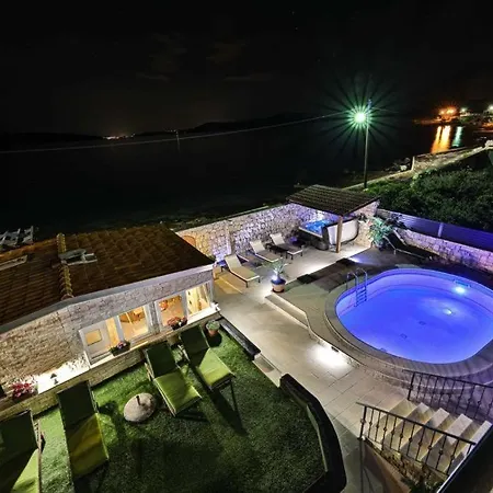 Pinia Villa *