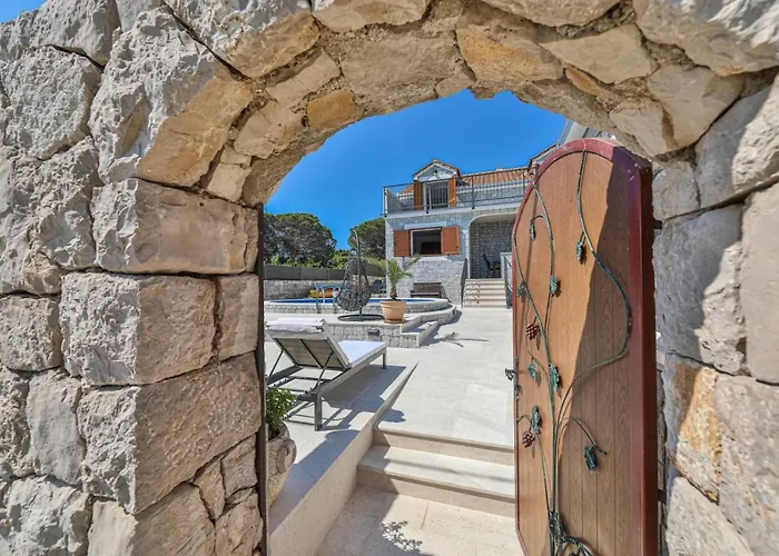 Pinia Villa